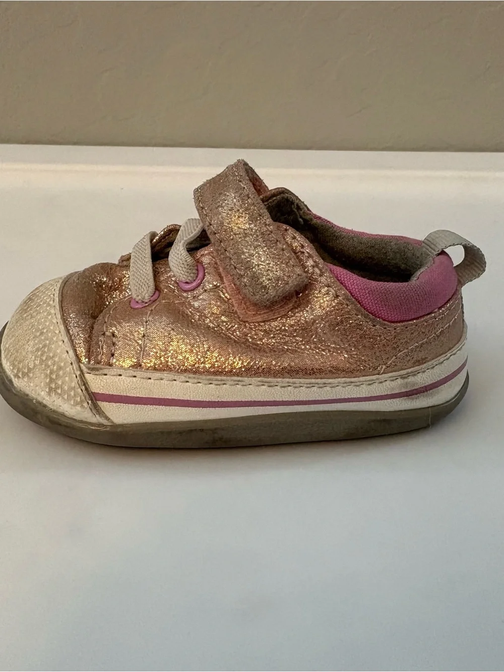 See Kai Run Baby Girls' Stevie II INF shimmer rose gold Sneakers size 4
